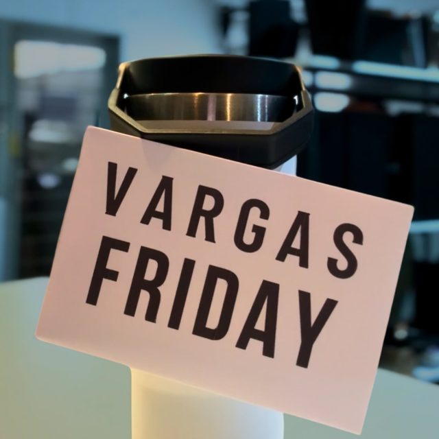✨Arrancó el Vargas Friday✨
Exclusivo!, ya está activo en la tienda Online.👉40% OFF en todos los productos, bolsos, cajas, accesorios y Merchandising personalizado, para que tu empresa regale calidad, presencia e identidad.En el momento ideal para planificar regalos empresariales, renovar Stock o sorprender a tu equipo con productos que hablan de tu marca.🗓️ disponible desde hoy hasta principios de diciembre, ingresar a la tienda y aprovechar el Vargas Friday.#vargas #merchandising #regalosempresariales #regaloscorporativos #calidad #40%off #ideas #merchandisingpersonalizado #fabricamostusideas #vargasfriday #blackfridaysale