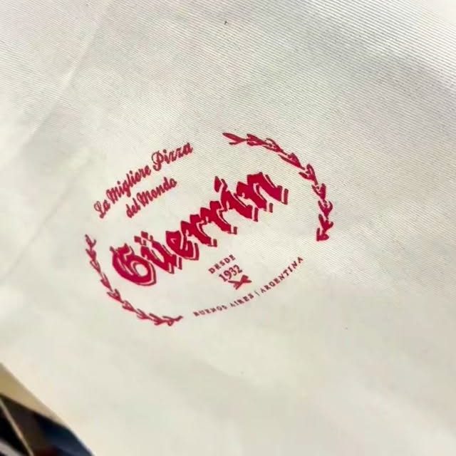 En Grupo Vargas diseñamos y producimos soluciones para marcas y agencias que necesitan volumen, identidad y estándar profesional 🎯Desarrollamos productos pensados para producciones grandes, cuidando la calidad, el orden y el cumplimiento en cada etapa 🧩📦Si tu marca ya sabe lo que necesita producir, nosotros somos el equipo para hacerlo realidad 🤝#vargas #merchandising #regalosempresariales #regaloscorporativos #calidad