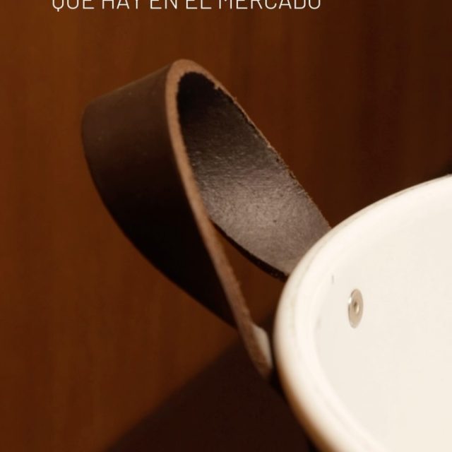 Hacer visible tu marca en una barra o evento exige salir de lo estándar.Fabricamos y personalizamos fraperas de alta resistencia (metálicas y plásticas) junto con barmats y esterillas con relieve a medida. Desarrollos técnicos y estéticos pensados para acompañar el ritmo de las barras y poner tu identidad en primer plano.Si buscás renovar el merchandising de tu empresa o bodega con piezas exclusivas, encontrá nuestro contacto en el perfil y escribinos por WhatsApp para cotizar.